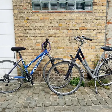 With Carparking, Bicycles And Small Breakfast Panzió Brugge